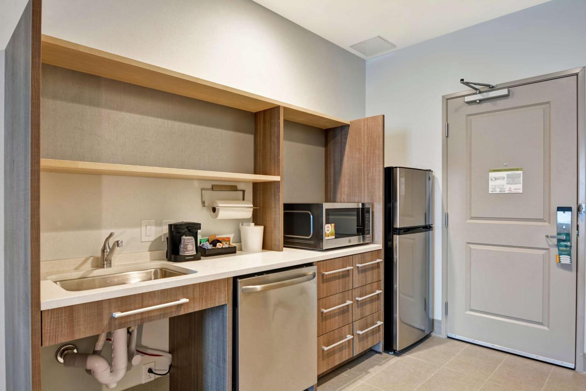 Home2 Suites Charleston West Ashley Экстерьер фото